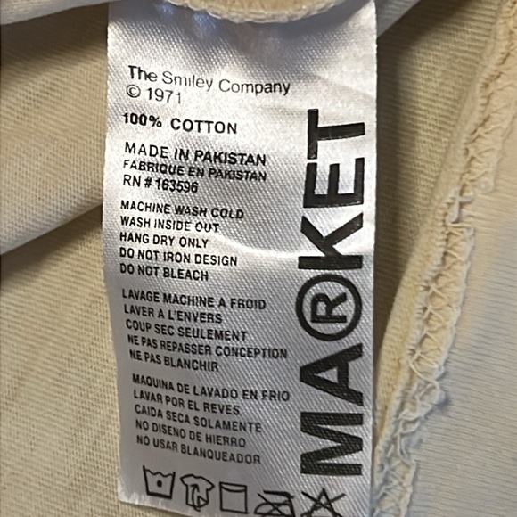 Like New! MARKET x Smiley “Pair a dice” Short Sleeve graphic T-shirt sz M - Picture 6 of 6